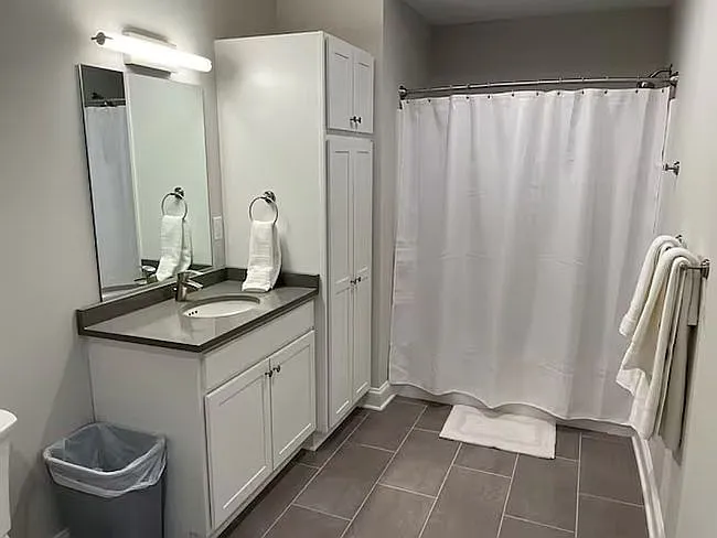 1 bed, 880 sqft, $2,597 — Photo 3
