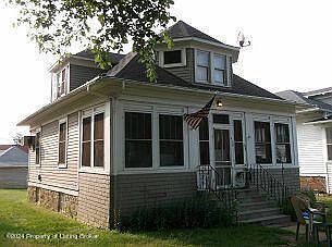 1st image of 436 2nd Ave W