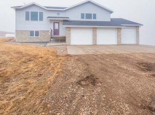 2598 Windsor Pl N, Mandan, ND 58554