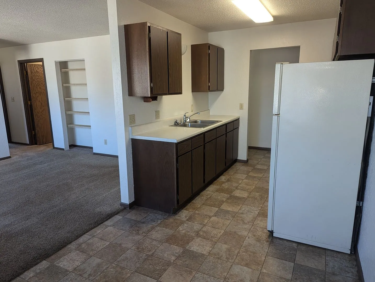 Summerview - 415 E Luverne St — Photo 4
