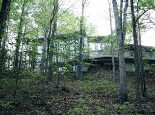 10704 Hunters Valley Rd, Vienna, VA 22181