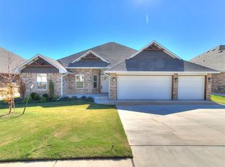 2900 Summit Hollow Dr, Norman, OK 73071