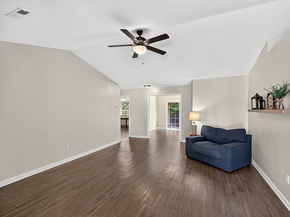 3rd image of 112 Slate Ln