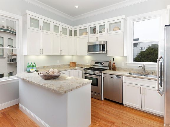 4th image of 1676 Hayes St