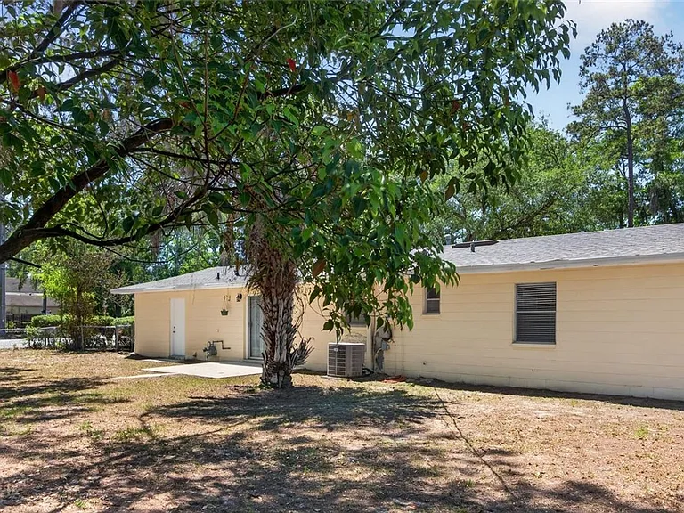 3907 NW 21st St — Photo 29