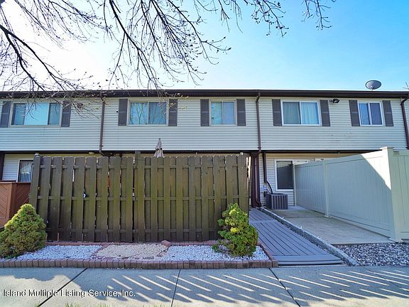 2nd image of 36 Bunnell Ct