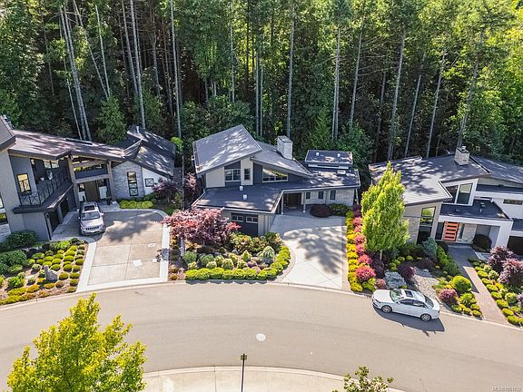 2nd image of 2215 Riviera Pl