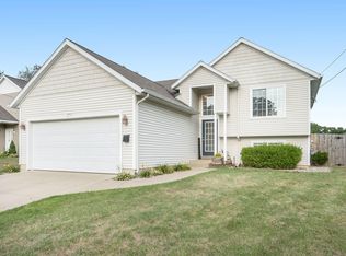 1004 Emerald Ave NE, Grand Rapids, MI 49503