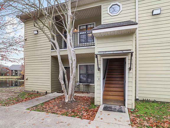 3rd image of 612 S Kenilworth Pkwy APT 2B