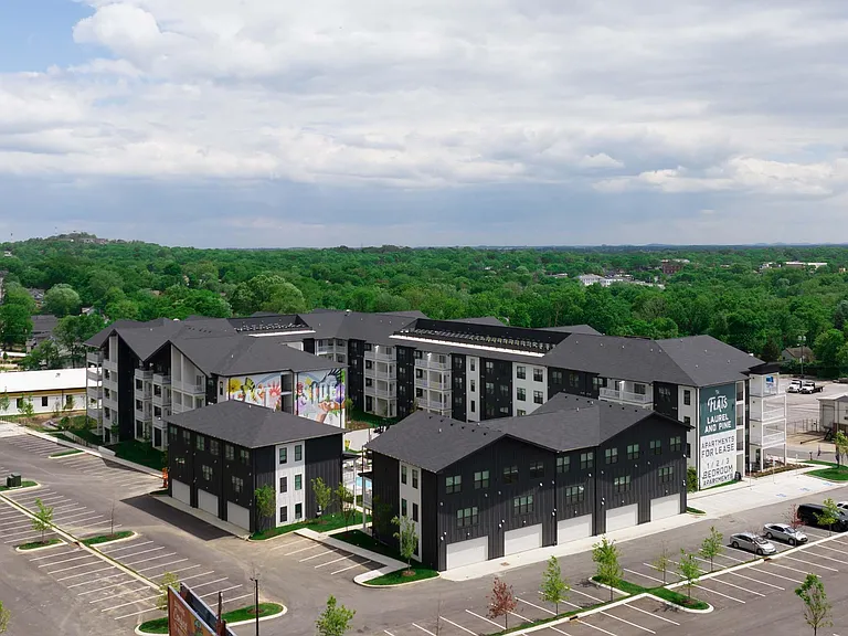 The Flats at Laurel & Pine — Photo 42