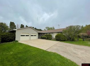 115 Powers Ave N, Alden, MN 56009
