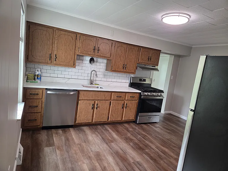 323 Juniper Ln W — Photo 5
