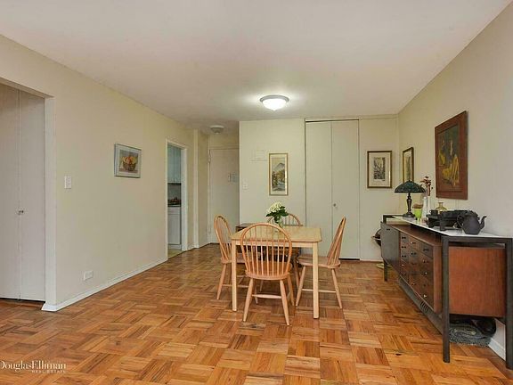 3rd image of 12510 Queens Blvd APT 921