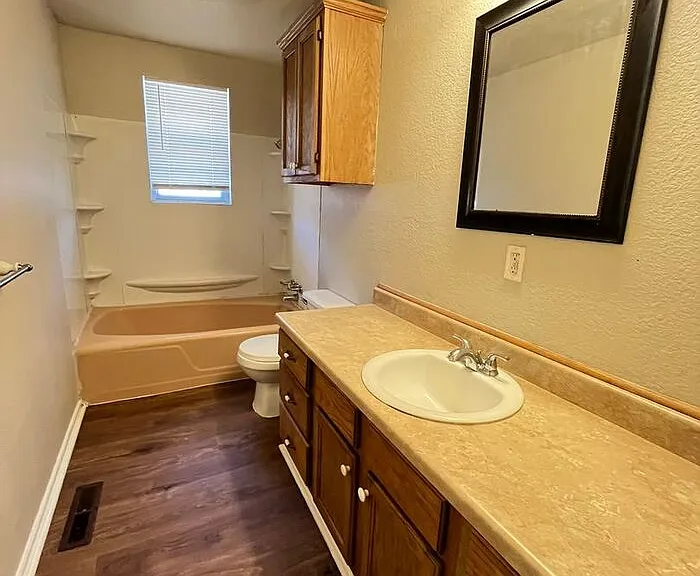 3611 N Drexel Blvd — Photo 8