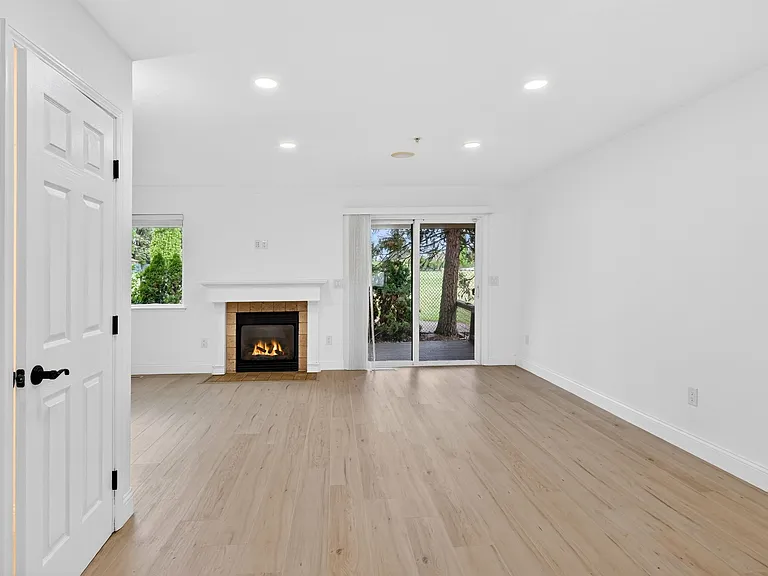 443 Harris Ln — Photo 4