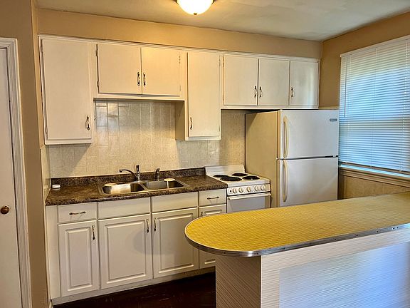 3rd image of 33 Stewart Ave APT 3