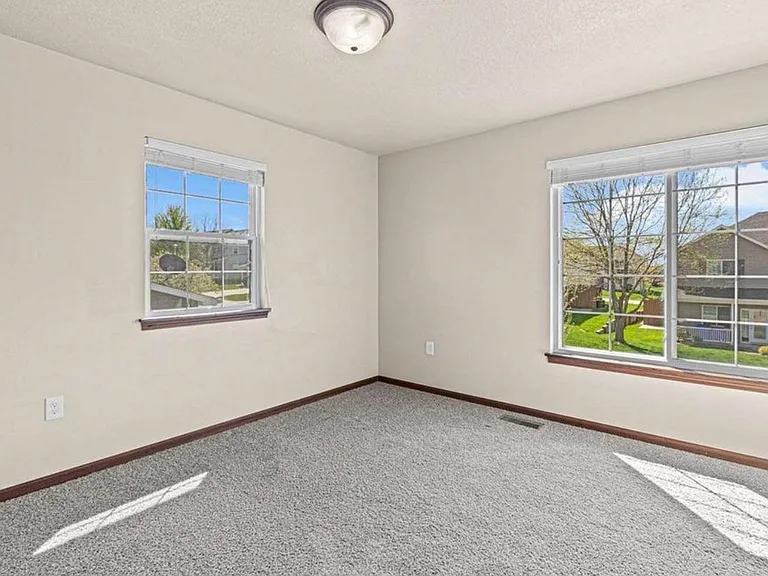 1659 Burr Dr — Photo 8