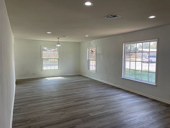 2nd image of 613 W Estes Ave