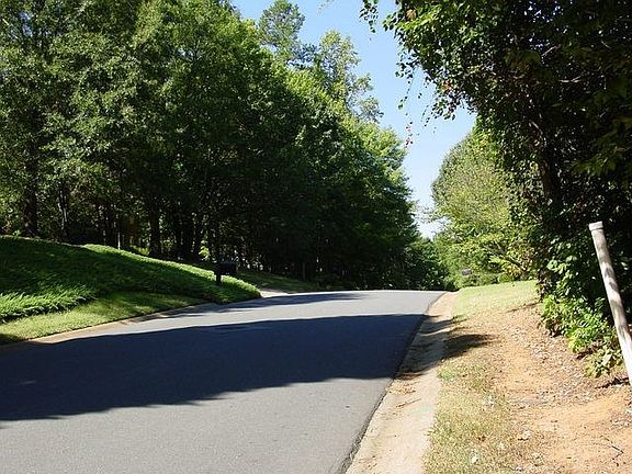 5th image of 102 Hidden Pastures Dr