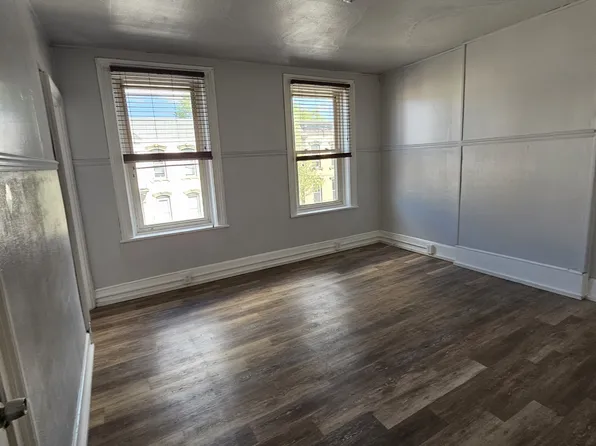 399 1st St #2, Troy, NY 12180