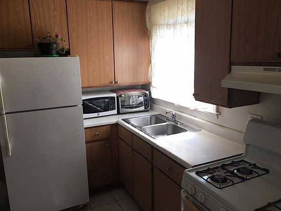 2nd image of 685 S Elmwood Ave