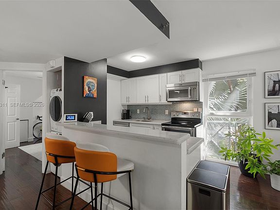 5th image of 1005 8th St APT 206