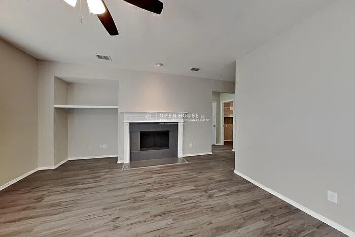 4 bed, 2.5 bath, 2892 sqft, $2,575 — Photo 3