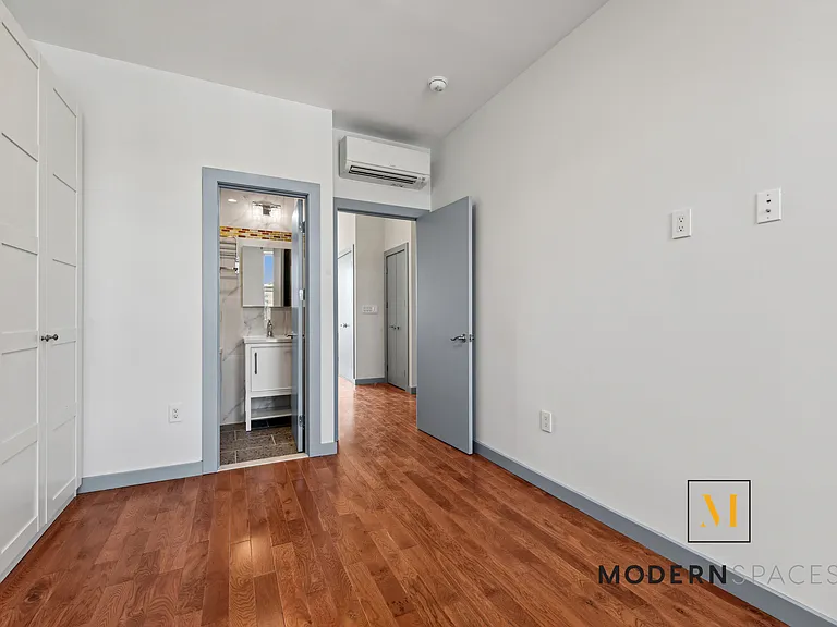 10-57 50th Ave #DLX — Photo 7