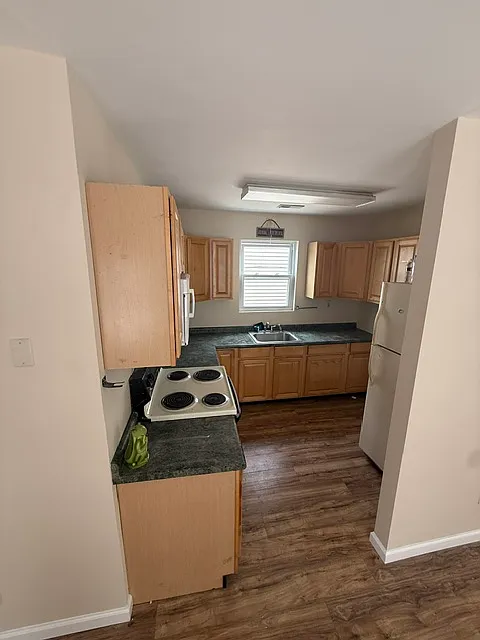 4 bed, $1,900 — Photo 2