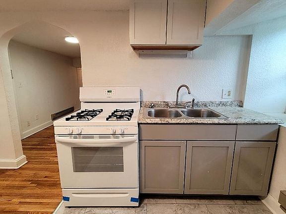 4th image of 97 Victoria St S #2