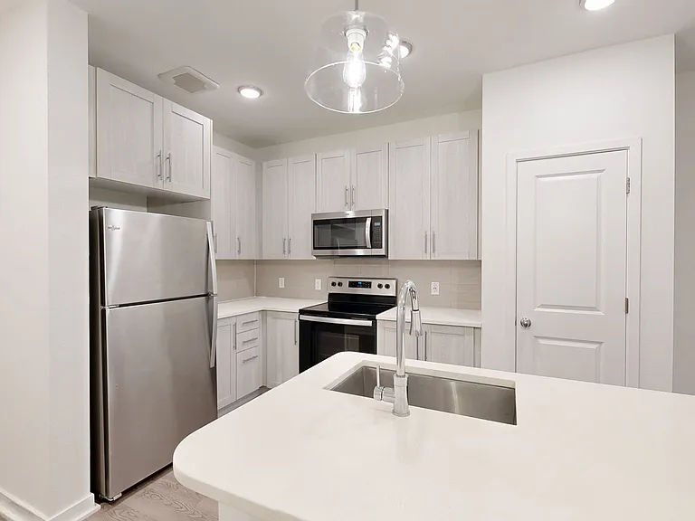 Essex Luxe Apartments — Photo 50