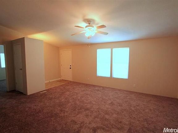 3rd image of 470 Pecan St