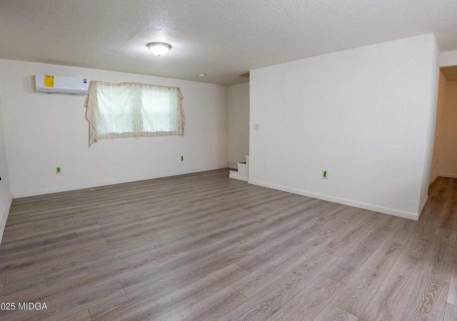 Fully Updated 2BR/1BA with New Appliances - $1,150 — Photo 3