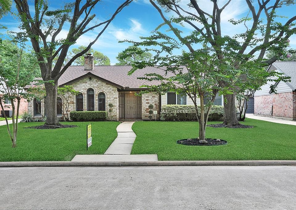 1st image of 2822 Fontana Dr