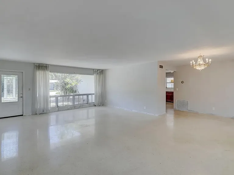 2041 Coral Reef Dr — Photo 25