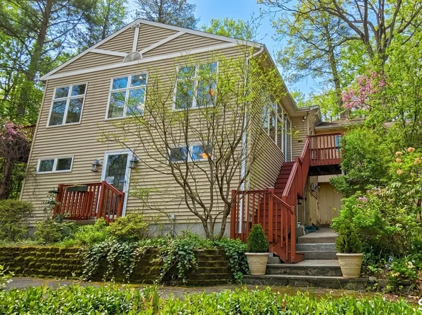 29 Carol Street, Danbury, CT 06810