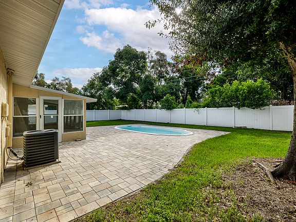 4th image of 3936 Neptune Dr SE