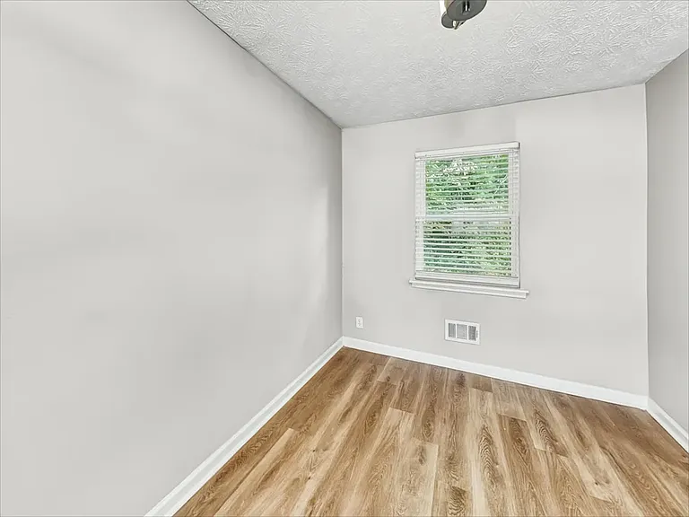 2723 Rockdale Dr — Photo 4