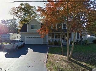 14 Tuckahoe Rd, Sound Beach, NY 11789