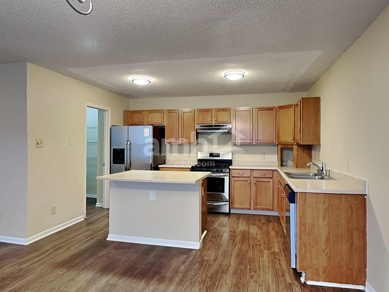 3 bed, 2.5 bath, 1920 sqft, $2,180 — Photo 3