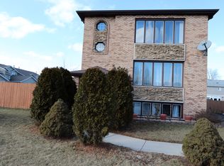 8052 W 82nd St, Justice, IL 60458