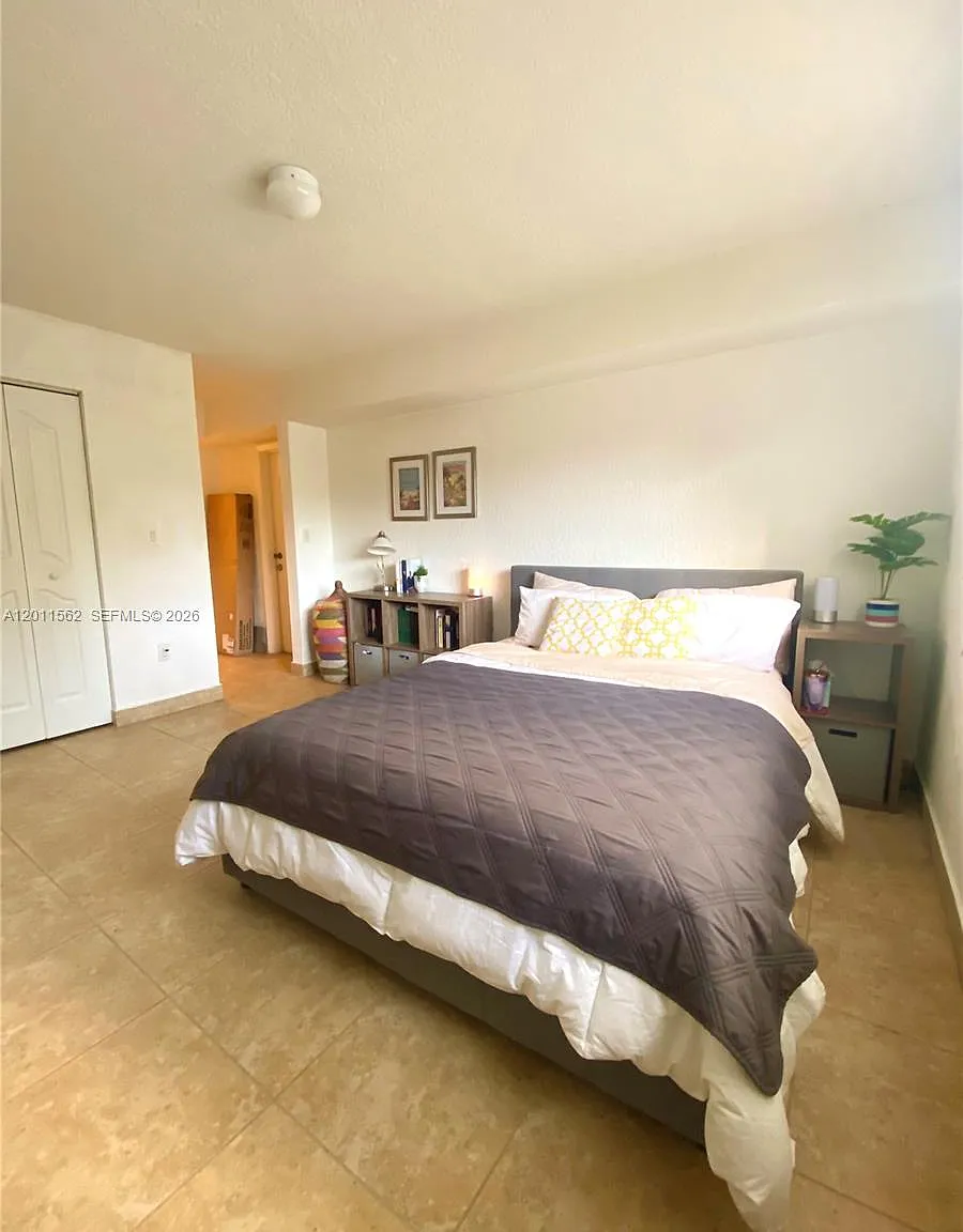 Brickell West Condo — Photo 3