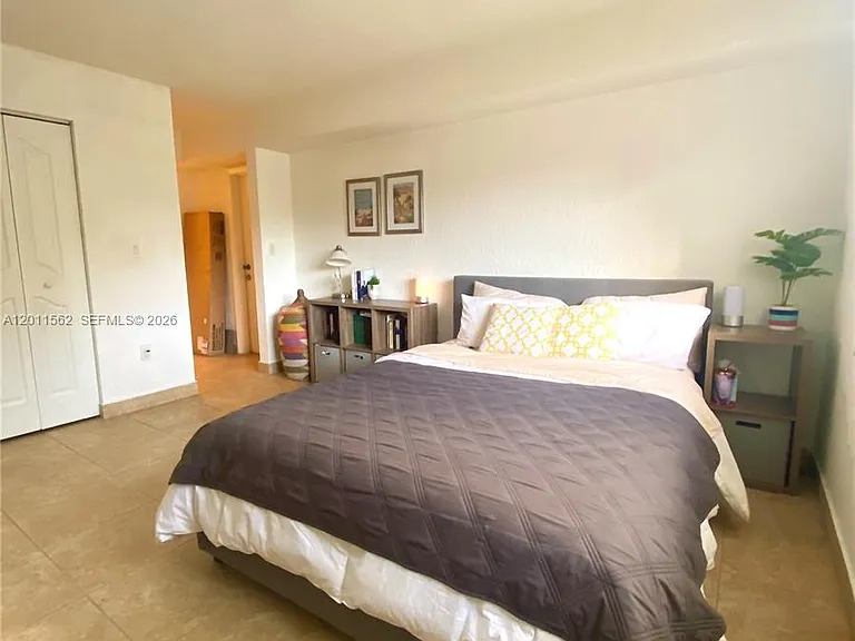 445 SW 11th St #107 — Photo 3