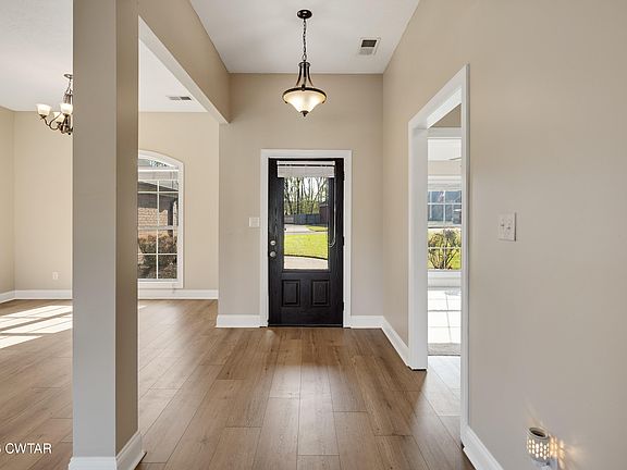 3rd image of 118 Union Fort Dr
