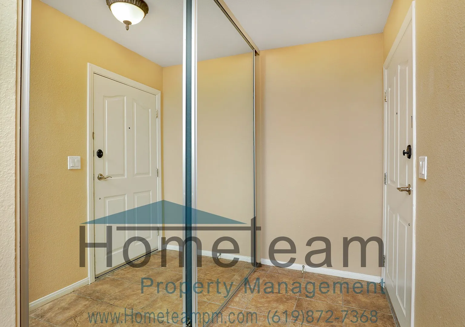 2 Br/ 2 Ba 892 Sqft San Diego Condo — Photo 3