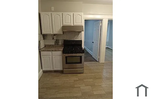 355 Walnut St #2R Photo 1