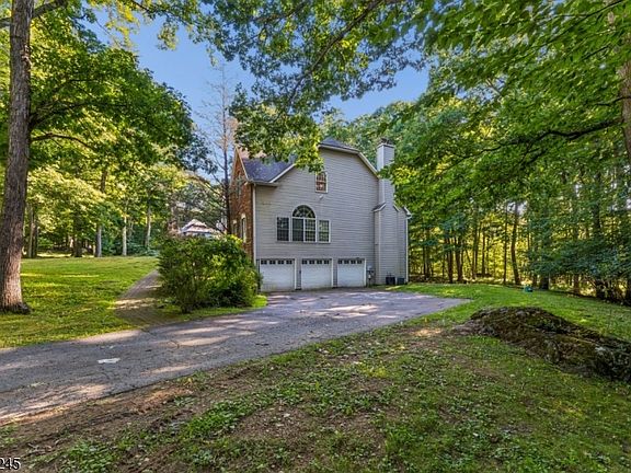 4th image of 28 Crystal Rock Rd