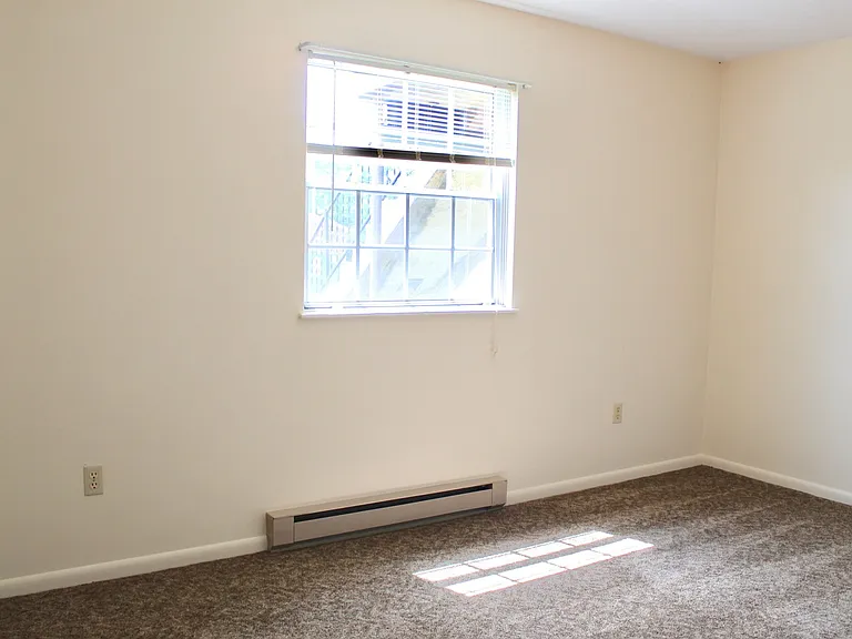 936 Vine St — Photo 11