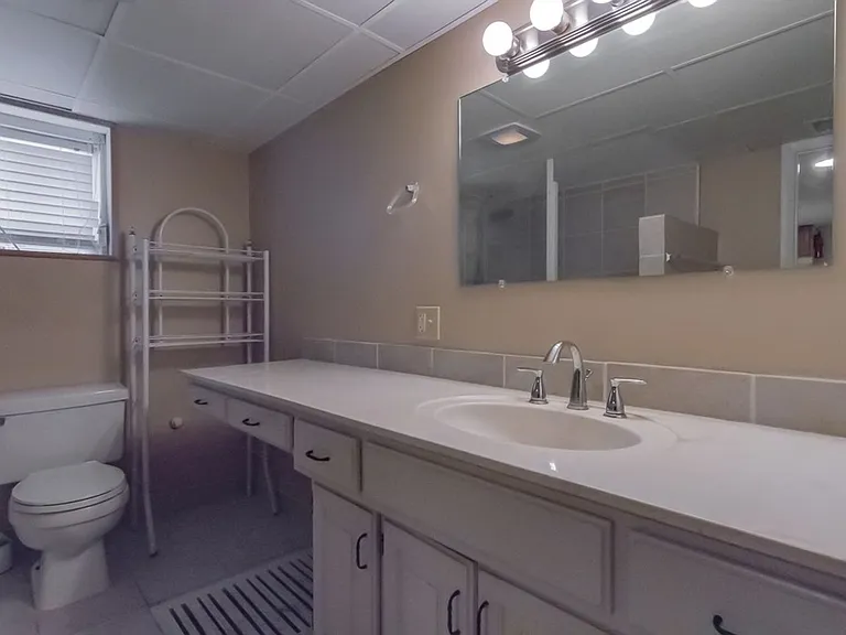 220 W Madison St — Photo 14