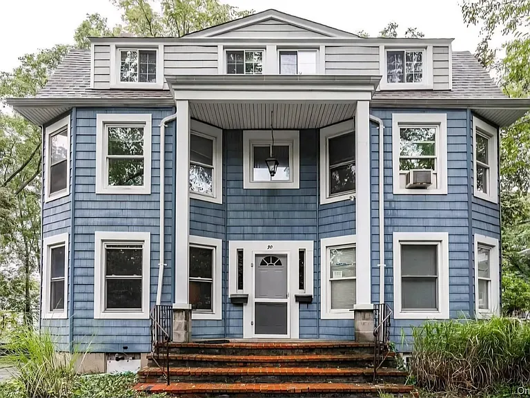 90 Nassau Rd — Photo 1